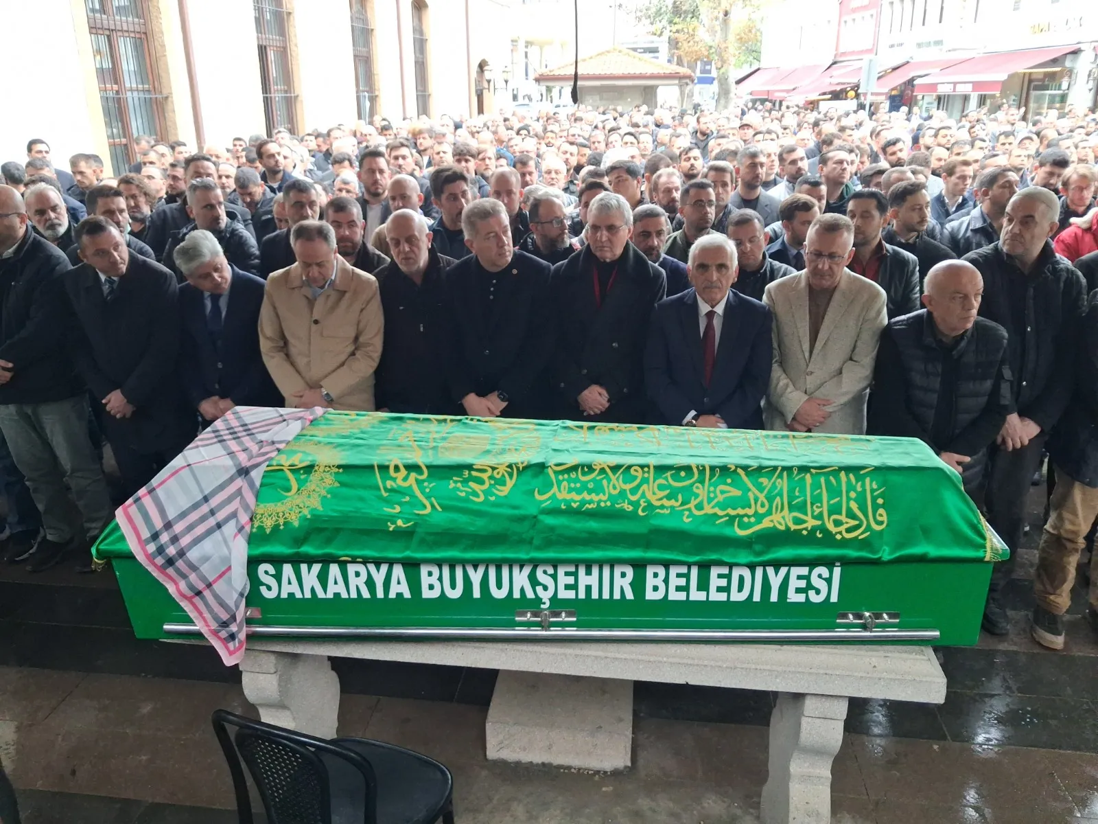 TUNA ÇİFTİNE ACI VEDA! GÖZYAŞLARIYLA TOPRAĞA VERİLDİLER