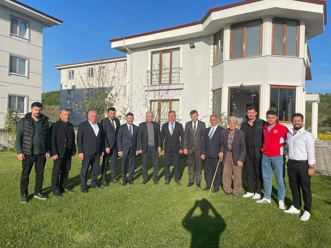 Söğütlü Belediye Başkanı Selçuk Kurt, Bayram coşkusunu mahalle mahalle yaşattı