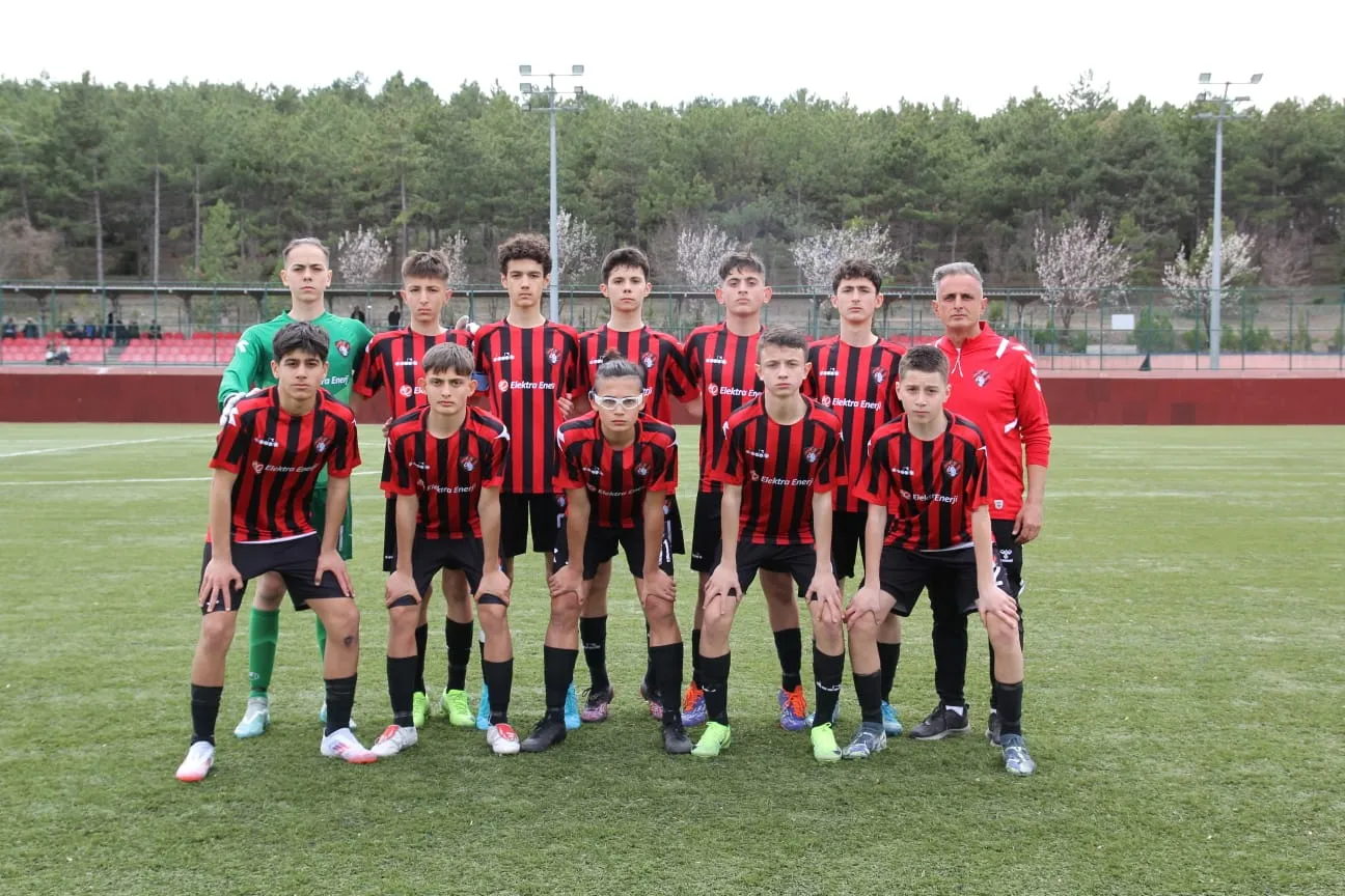Erenler 54 Spor Kulübü U14 takımı Türkiye şampiyonasında son 26’ya kaldı; hedef artık Türkiye şampiyonluğu