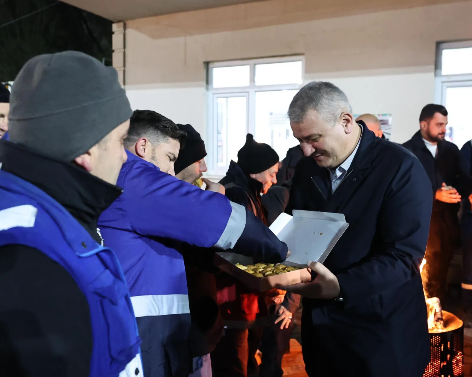 Serdivan’da Yeni Yıl Mesaisi: Belediye Ekipleri ve Güvenlik Güçlerine Moral Ziyareti