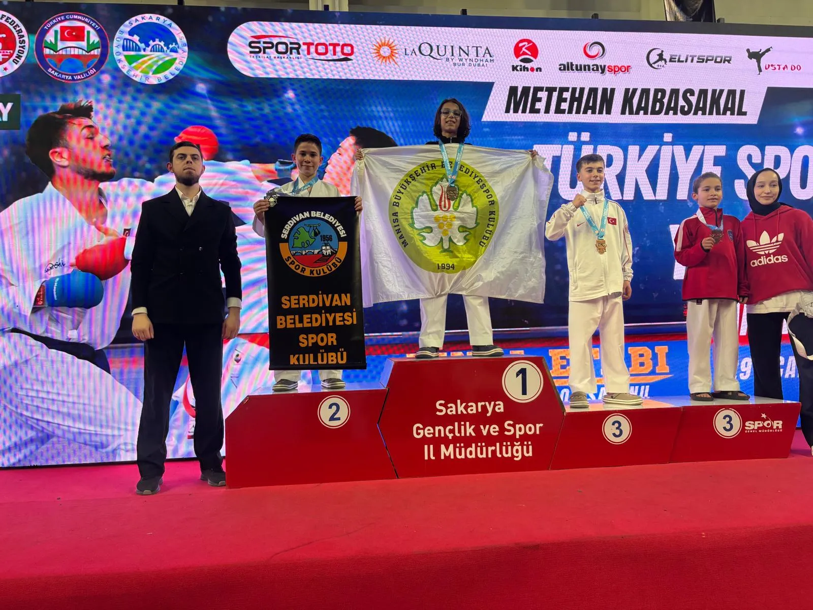 Serdivan Belediyesi Karate Takımı’ndan Tarihi Başarı