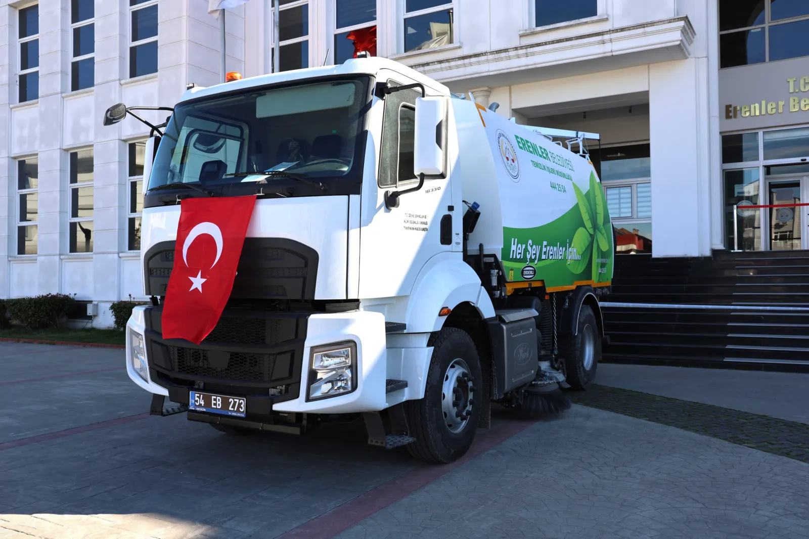 ERENLER BELEDİYESİ’NE YENİ YOL SÜPÜRME ARACI