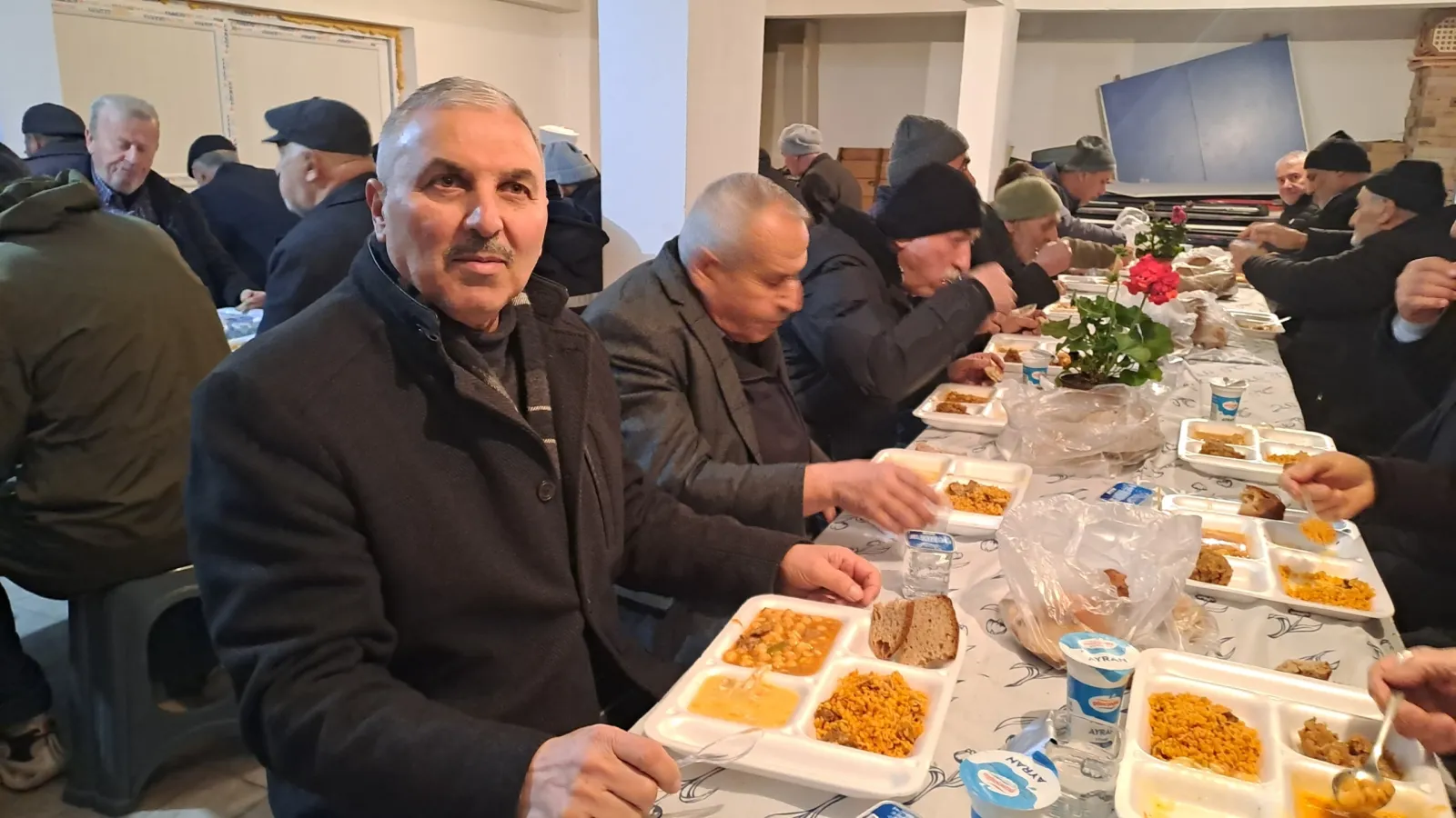 Birlik ve Bereket Sofrası: Hendek Dikmen’de 500 Kişilik İftar