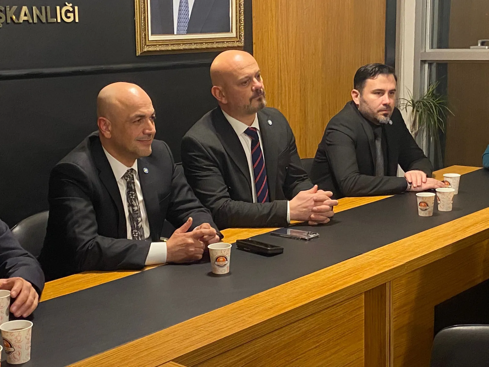 “İl Başkanı Sarıoğlu yemekleri bizzat yaptı, başkan yardımcıları servis etti”İYİ PARTİ’DEN EZBER BOZAN İFTAR