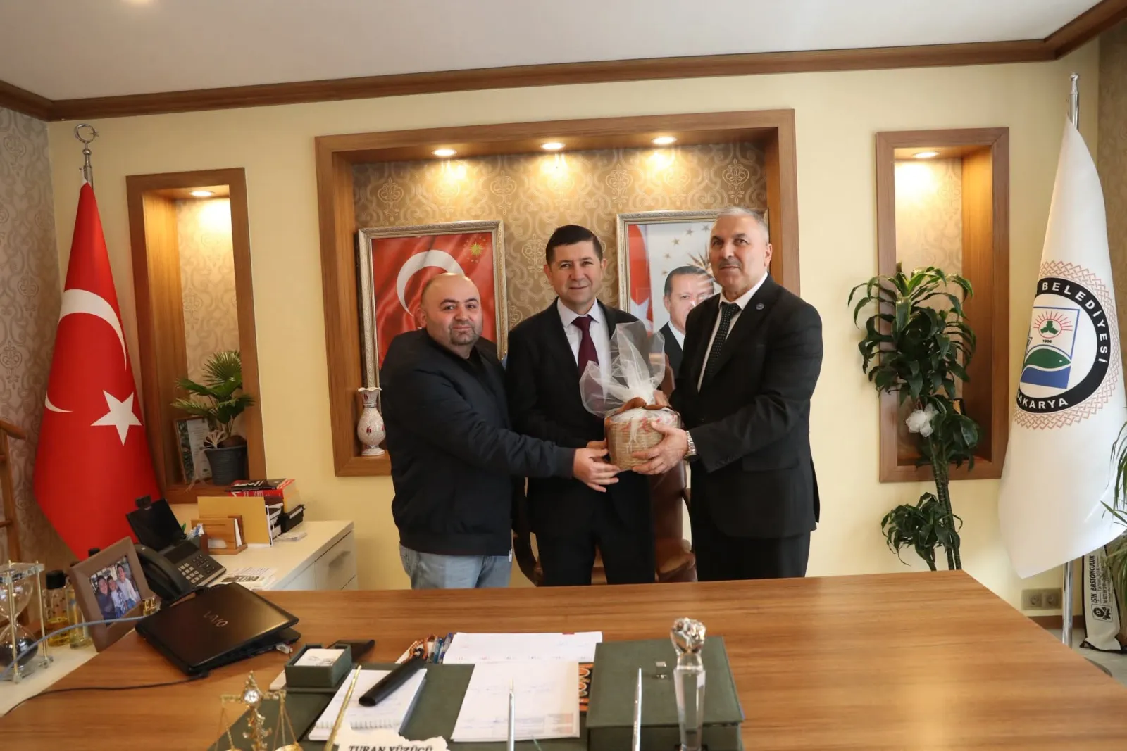 Kocaali Çam Dağı Kestane Balı’na Uluslararası Birincilik: Arıcılardan Başkan Yüzücü’ye Teşekkür Ziyareti