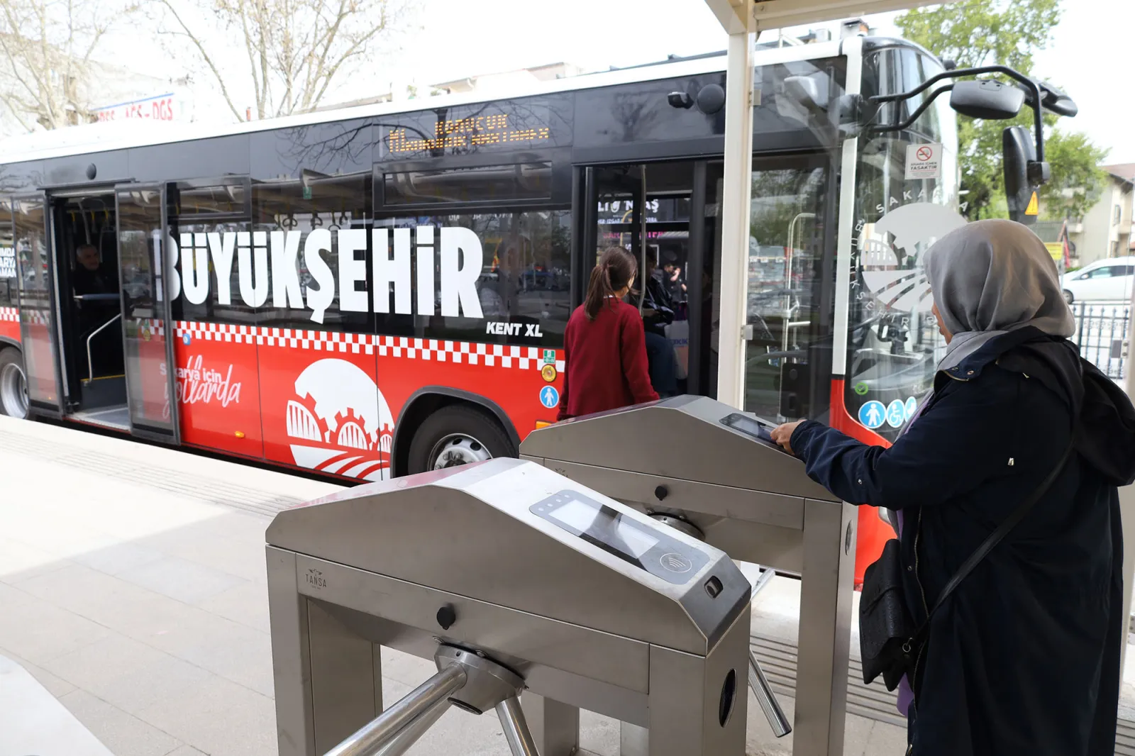 Metrobüs ücretli sistemin ilk gününde de‘en çok tercih edilen’ oldu