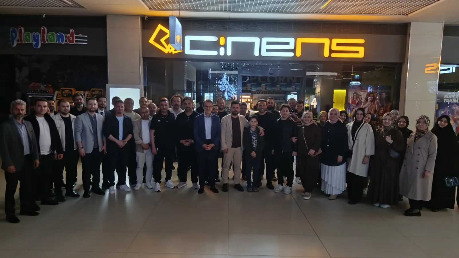 “Geçmişin Kokusu” filmi için Cadde54 Cinemaximum’da özel gala düzenlendi