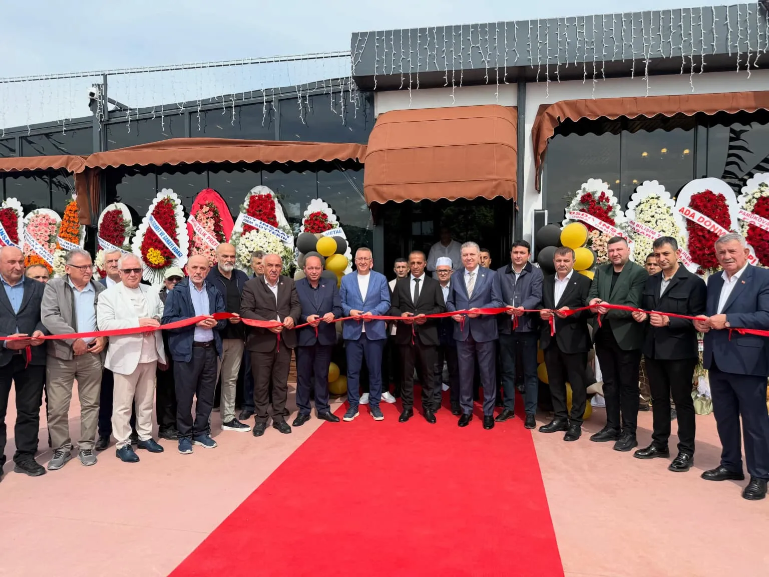 Nola Cafe & Restaurant; duâlarla hizmete açıldı