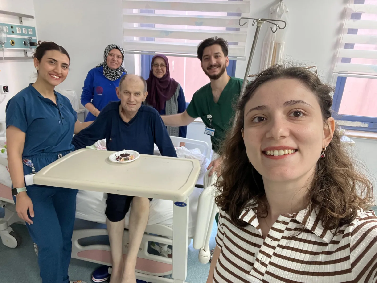 Sevgi ve Moral En Büyük İlaç Oldu Palyatif bakım hastasına doğum günü sürprizi.