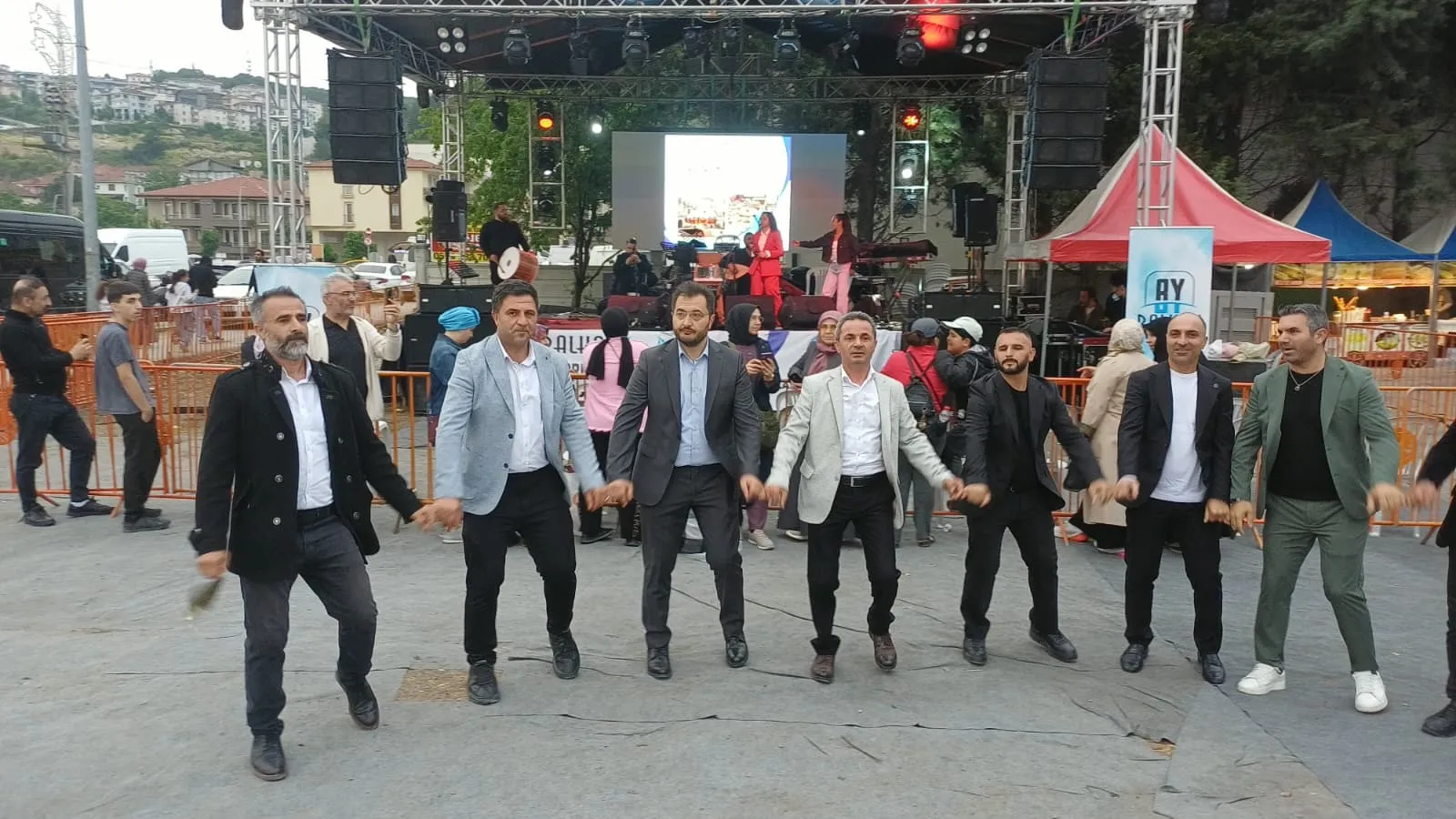 Binlerce kişi Uğur Işılak konserinde buluştu