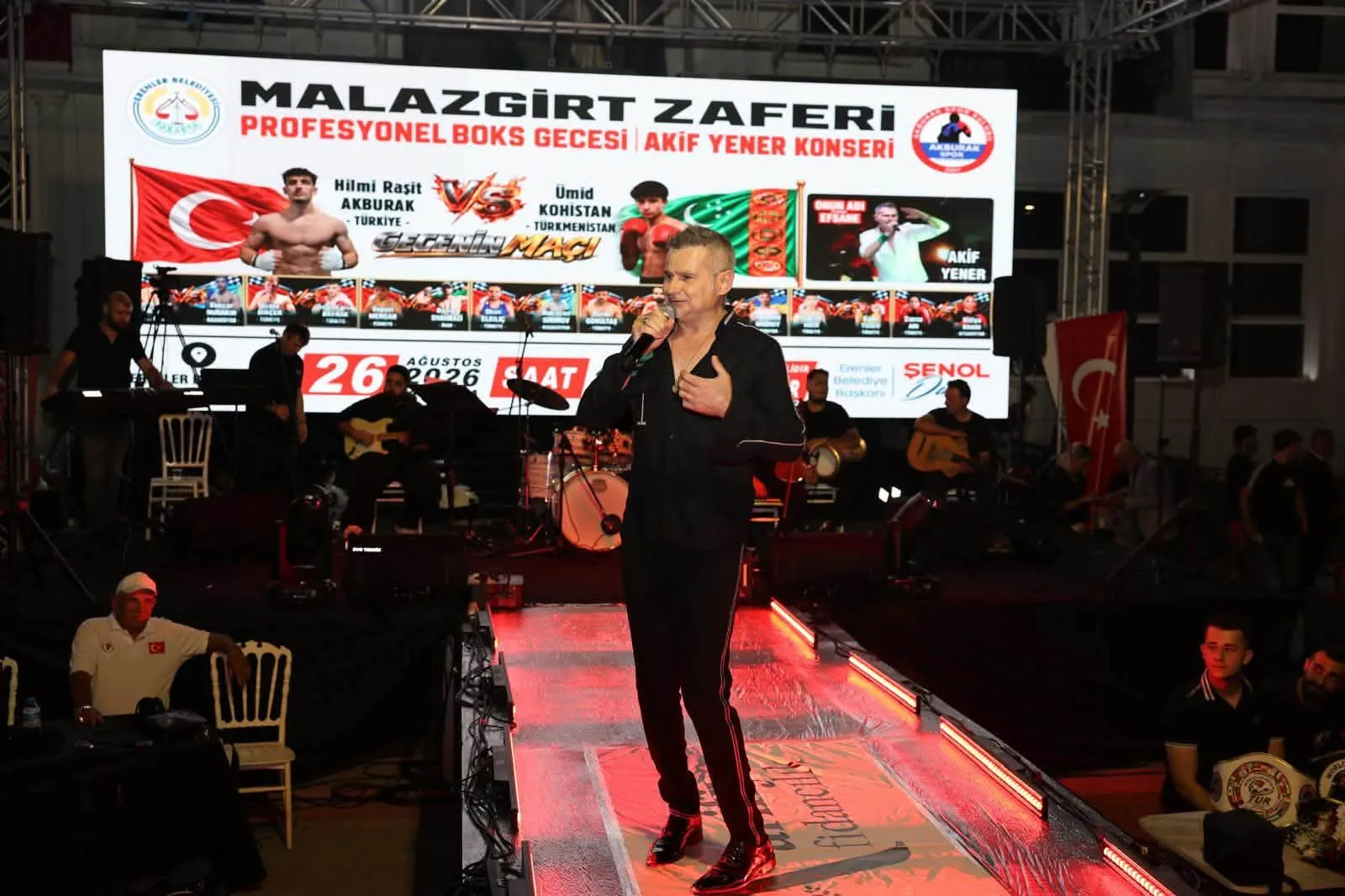 Akif Yener Erenler’de Zafer coşkusunu zirveye taşıdı