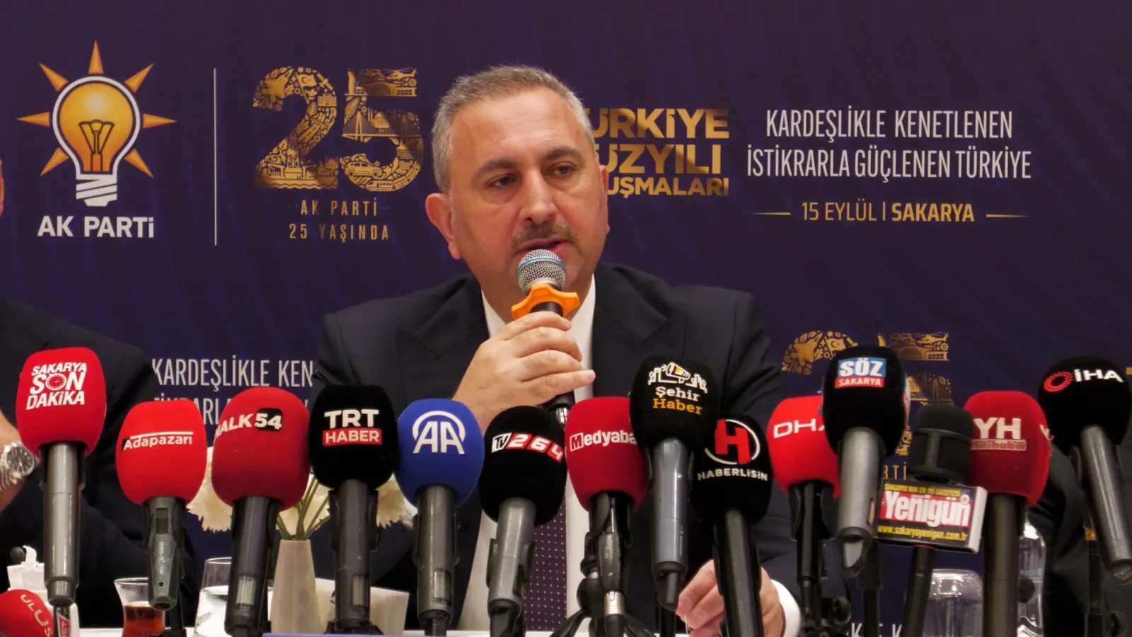 Gül: Cumhurbaşkanımızın adaylığının önünde hukuki engel yok