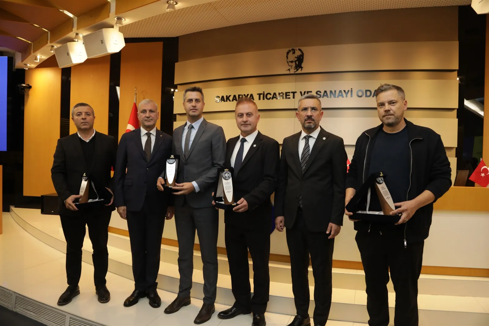 SATSO 2022-2026 Dönemi Meclis Üyeleri ve Disiplin Kurulu, Yılın Son Meclisinde Plaketle Onurlandırıldı