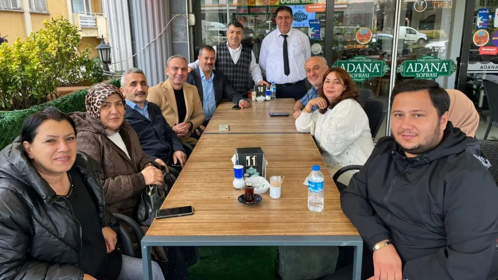 İhlas Pazarlama Huzur Ofis Personelleri; Hakkı Usta’nın Adana Sofrası’nda buluştu