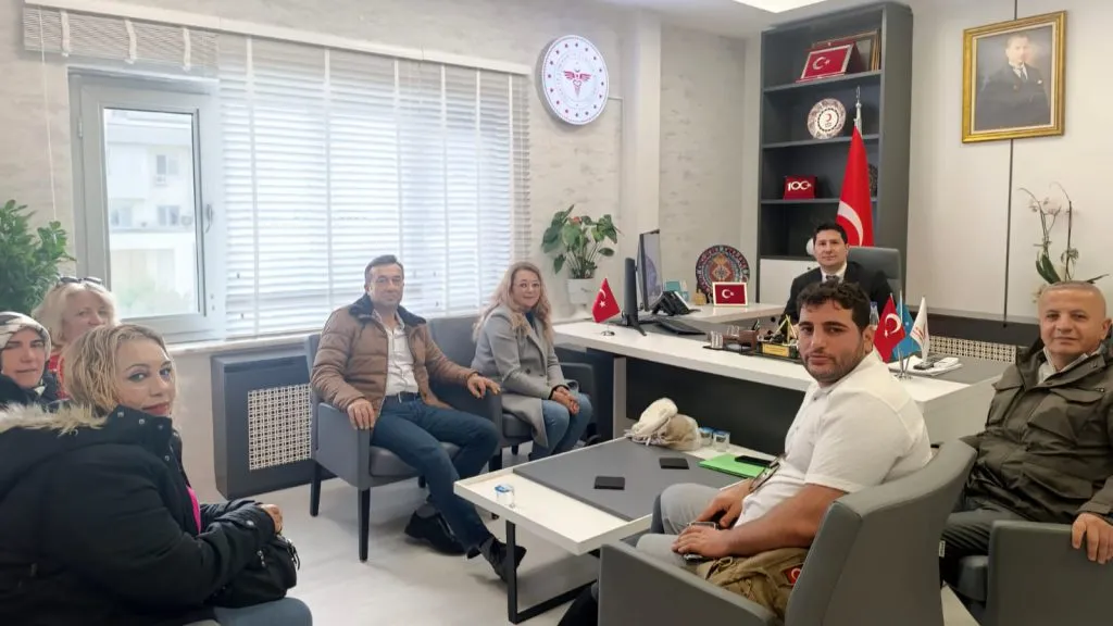 Gönül Elçileri Sosyal Yardımlaşma Derneği’nden İl Sağlık Müdürü Özdemir’e ziyaret