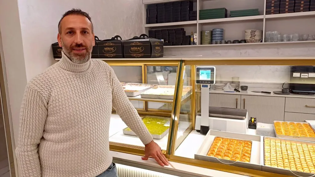 Miraç Gurme Pasta Kafe, yeni yerinde hizmete başladı