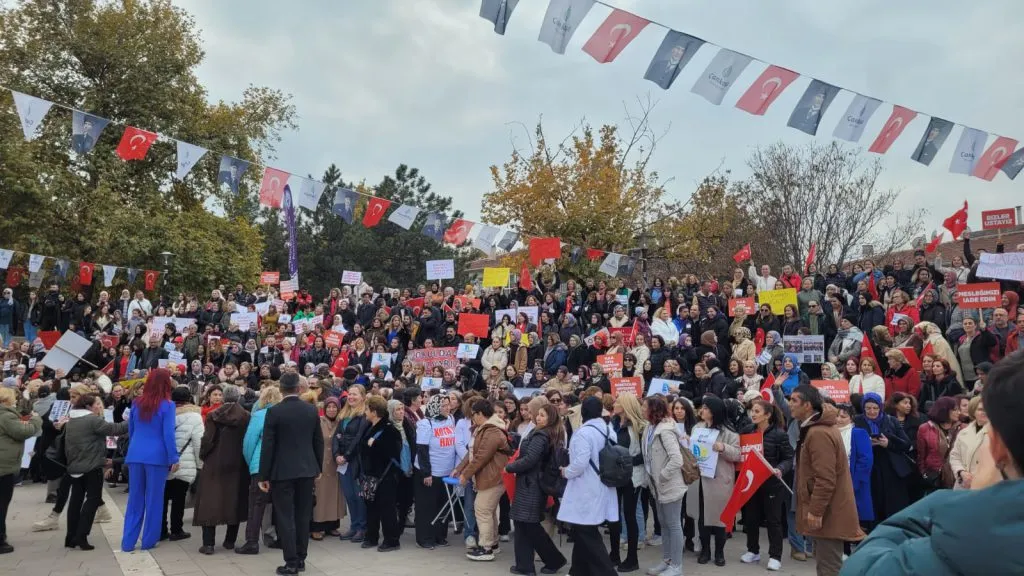 Usta öğreticiler kadro ve hakları için mücadele ediyor