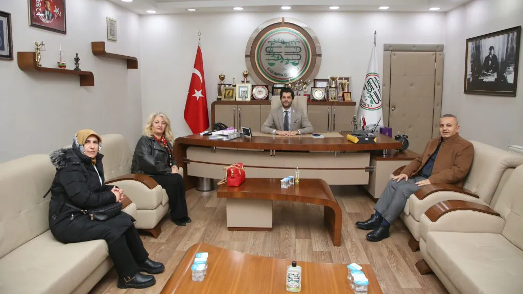 Gönül Elçileri Sosyal Yardımlaşma Derneği’nden Sakarya Barosu’na anlamlı ziyaret