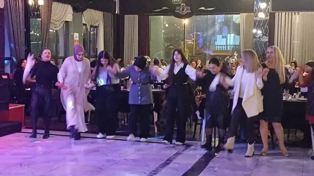 Serdivan’da unutulmaz bir sıra gecesi: Mustafa Aslan ve ekibi sahne aldı!