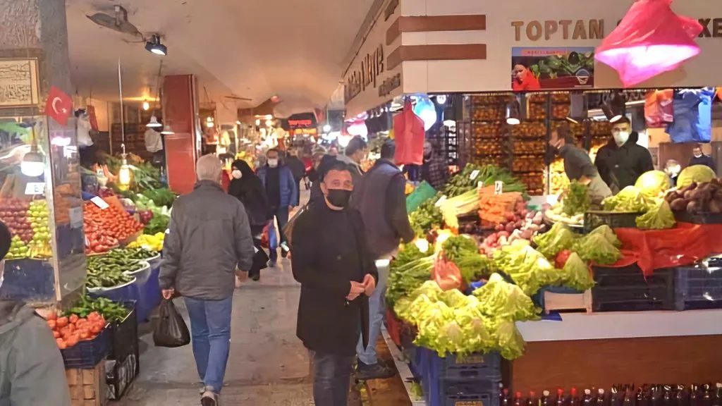 Katlı Pazaryeri esnaflarından net mesaj: “Projeye karşı değiliz, ama rantsal dönüşüme izin vermeyeceğiz”