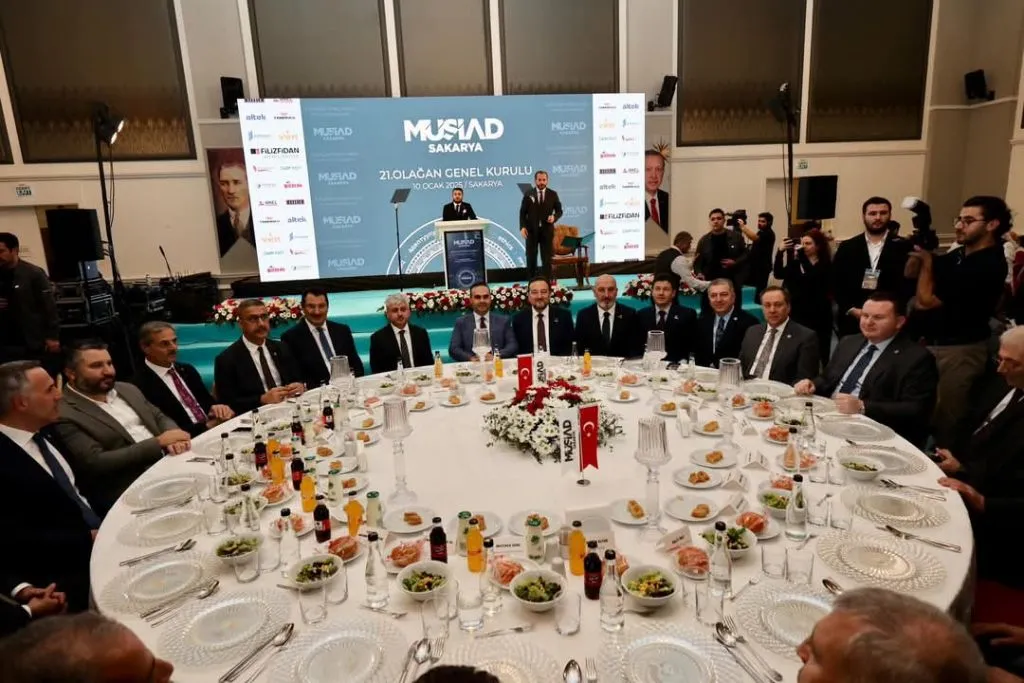 MÜSİAD Sakarya Kongresi’nde Bakan Kacır’dan müjde; ‘Model Fabrika’ geliyor!