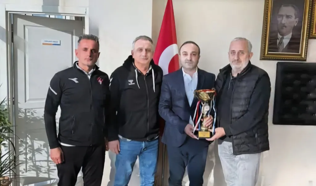 Erenler 54 SK’dan şampiyonluk kupası takdimi