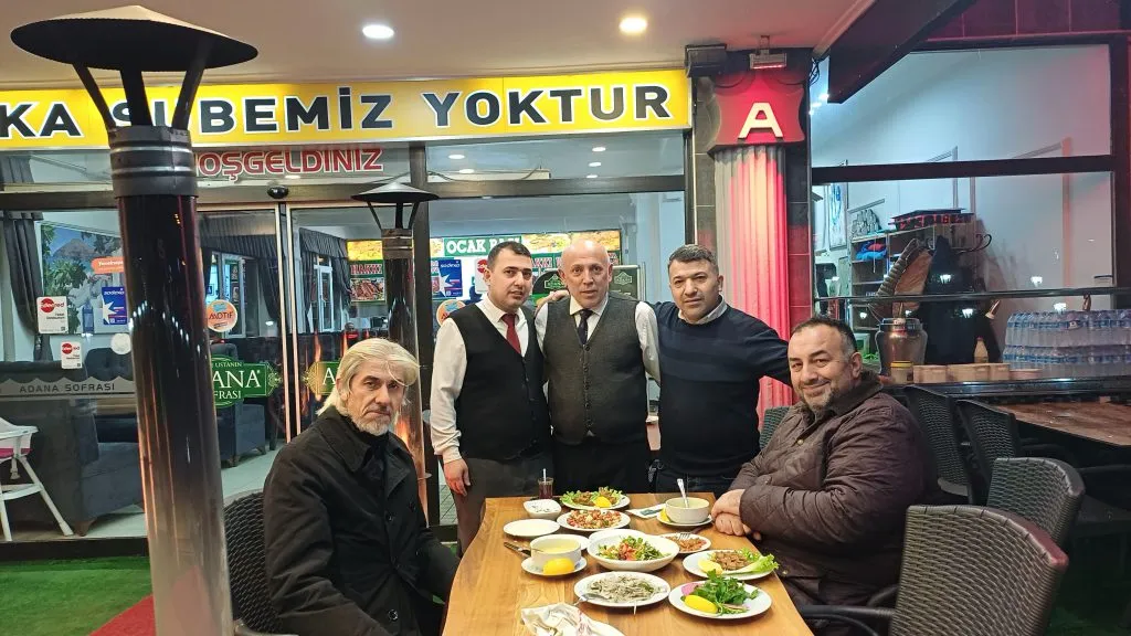 Lezzet ve dostluğun buluşma noktası; Hakkı Usta’nın Adana Sofrası’nda özel ziyaret