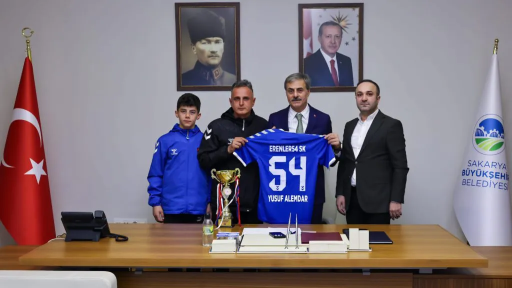 Sakarya U14 Ligi şampiyonu Erenler 54 SK’dan Başkan Alemdar’a ziyaret