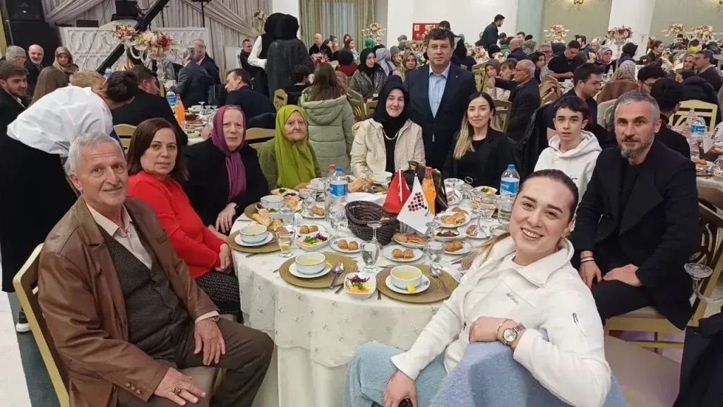 YÖÇEYDER, geleneksel iftar programında hayırseverleri ve yetim aileleri bir araya getirdi