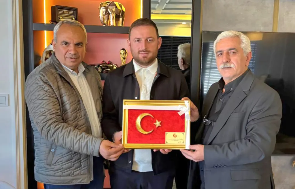 Sakarya Gaziantepliler Derneği’nden hayırsever iş insanı Faruk Koç’a anlamlı ziyaret