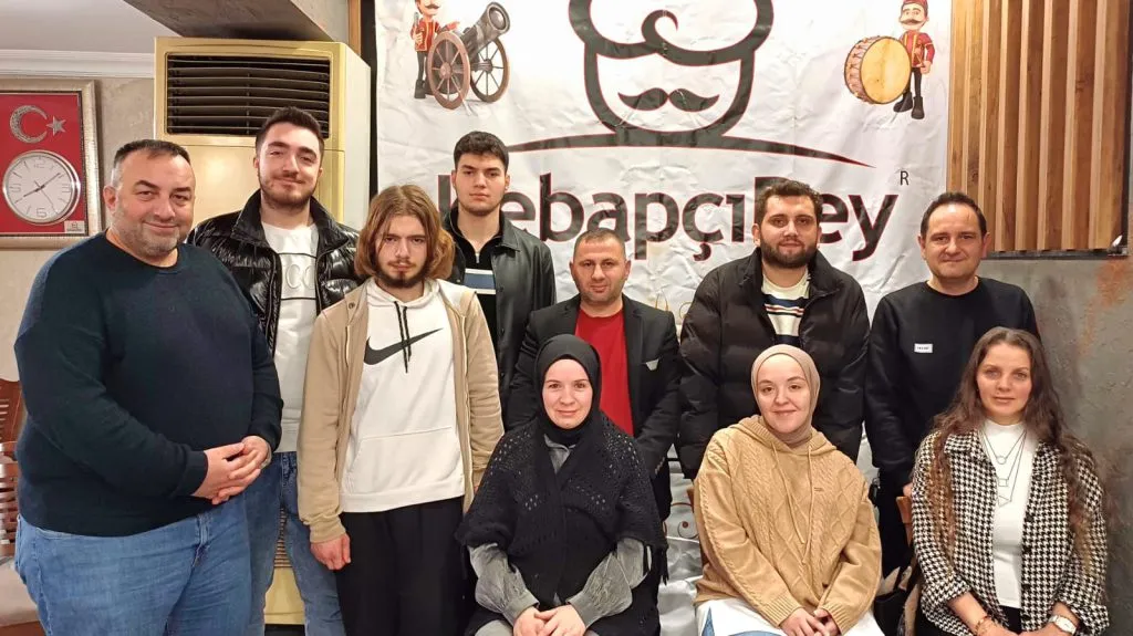 Levent Candan, iftar programlarının ikinci buluşmasını Serdivan Kebapçıbey’de gerçekleştirdi