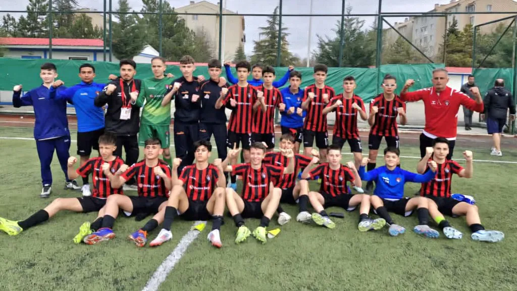 Erenler54 SK U14 Takımı yarı finale yükseldi