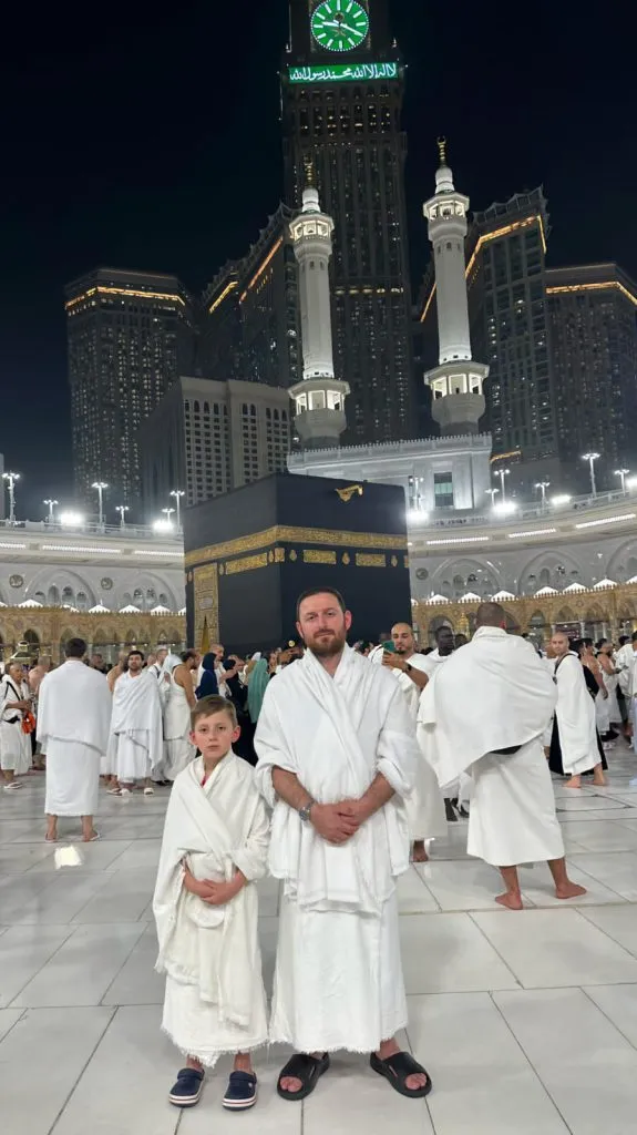 Hayırsever iş insanı Faruk Koç’tan Kadir Gecesi mesajı; Umreden selam gönderdi, dualarla Kadir Gecesi’ni kutladı