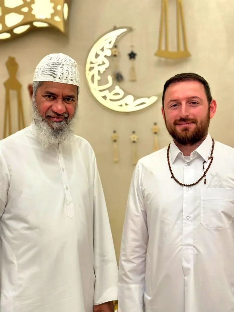 Faruk Koç, kutsal topraklarda Dr. Zakir Naik ile buluştu