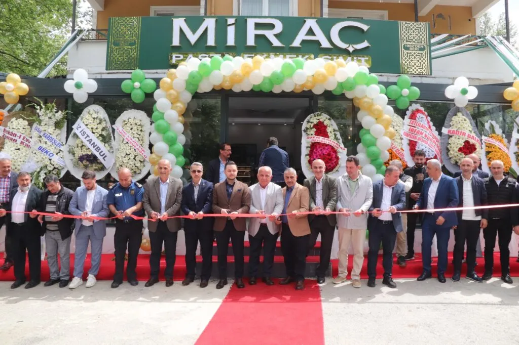 Miraç Pastanesi Kırkpınar’daki ikinci şubesi, Tepebaşı Mahallesi’nde hizmete açıldı