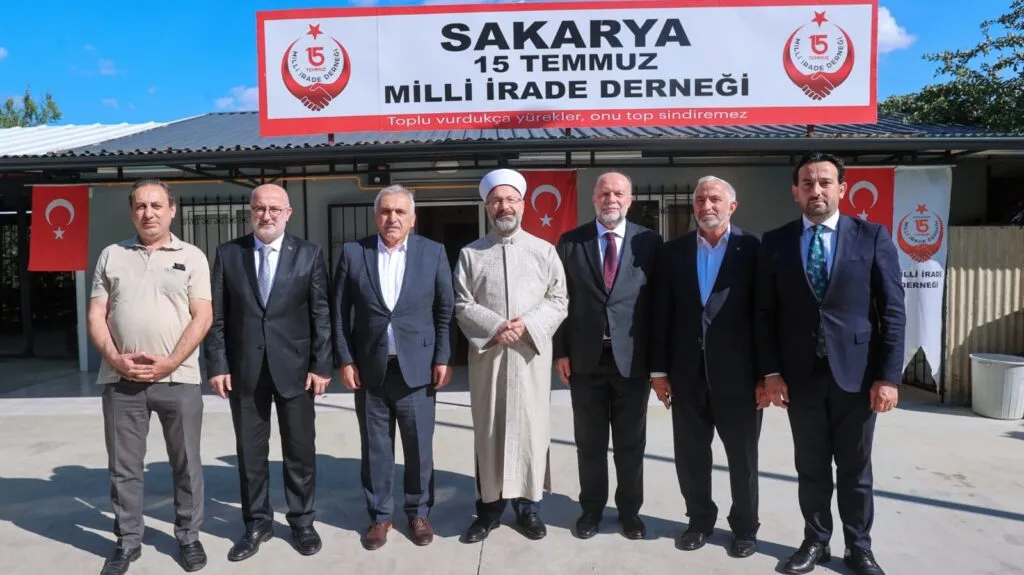 Diyanet İşleri Başkanı Erbaş’tan 15 Temmuz Milli İrade Derneği’ne anlamlı ziyaret