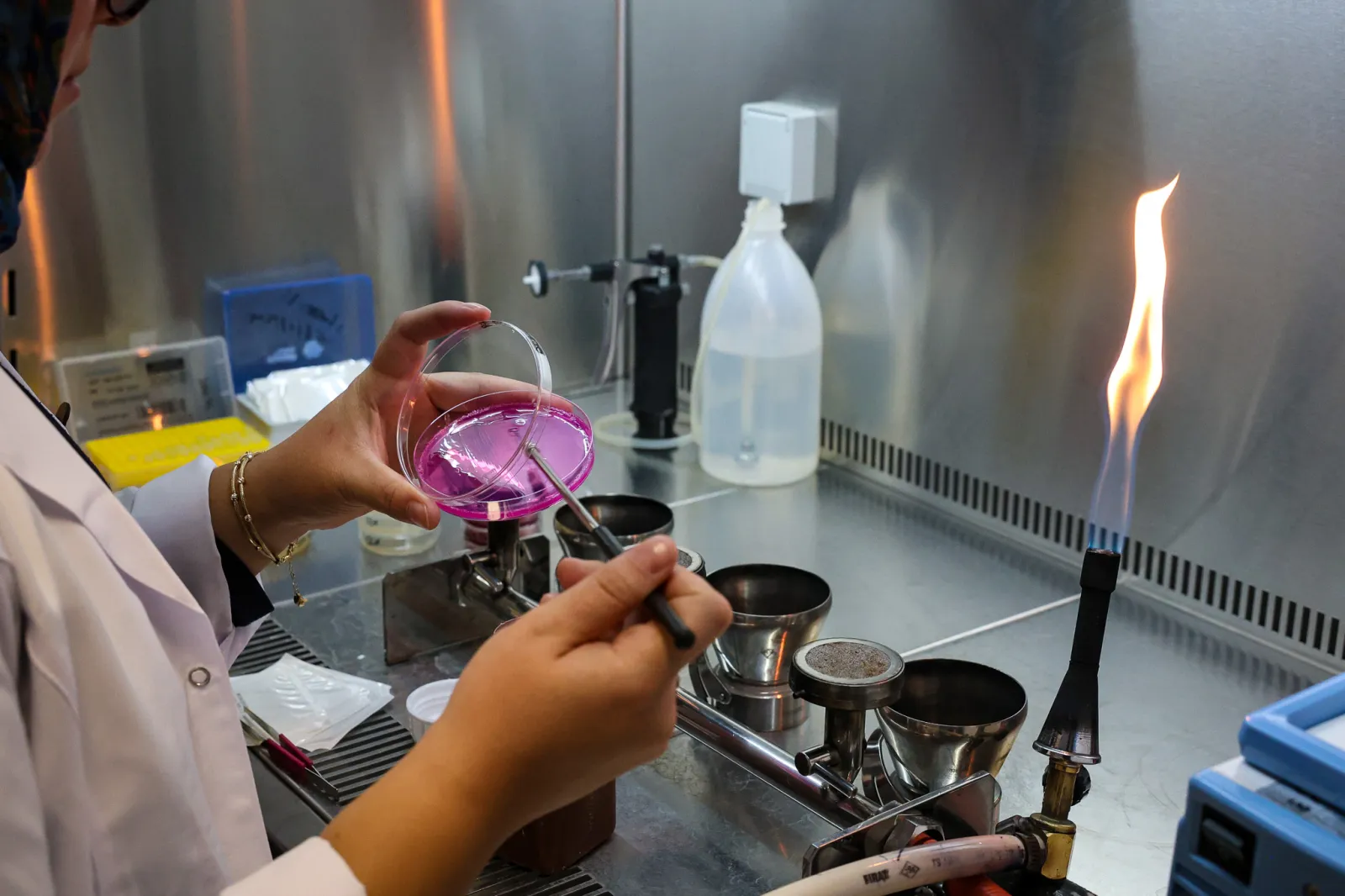 Odağı insan sağlığı olan tesiste içme suyu 226 farklı parametrede kontrol ediliyor