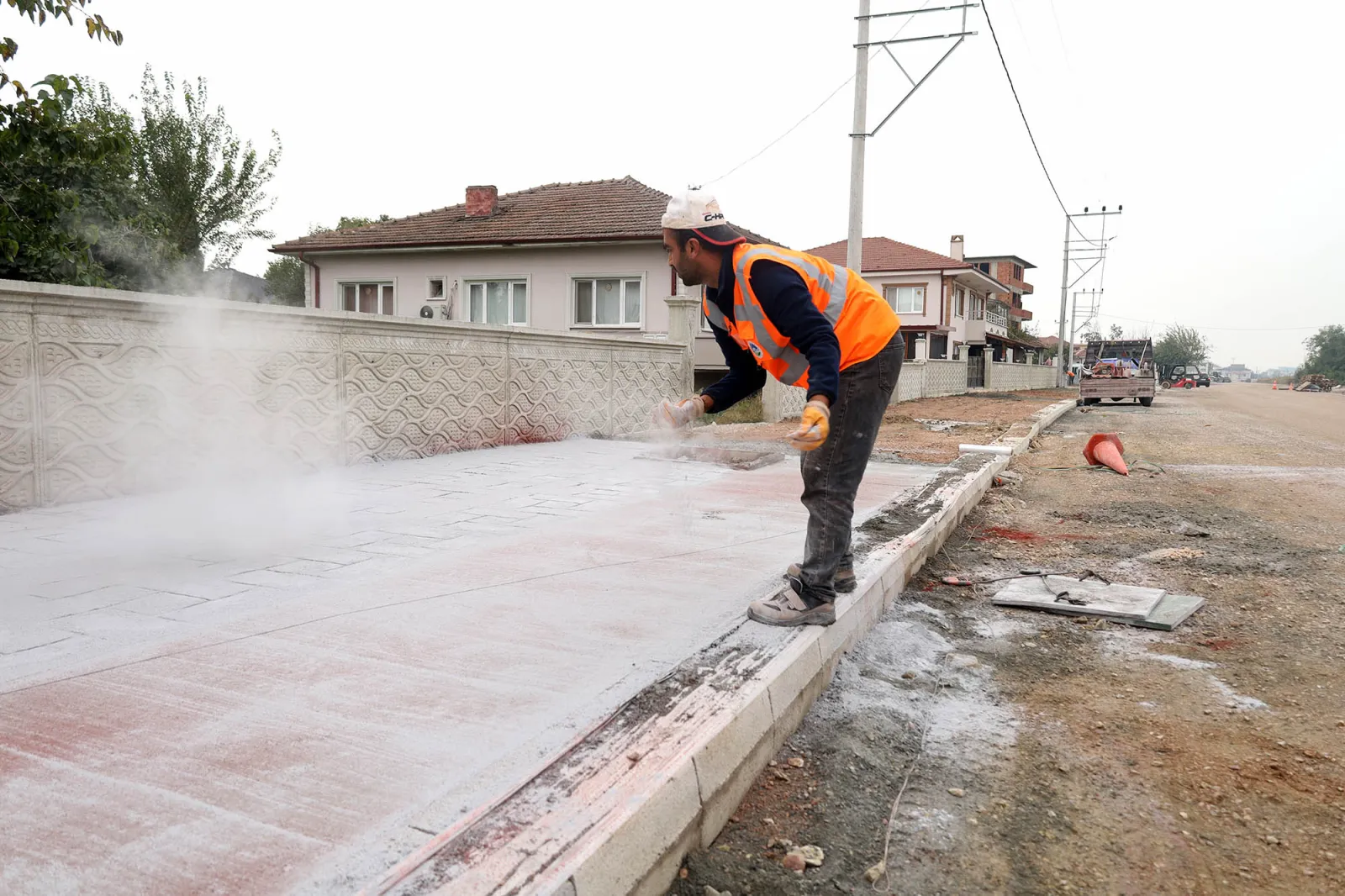 Hanlı-OSB duble yolunda önce kaldırım ve bisiklet yolu, ardından asfalta geçilecek