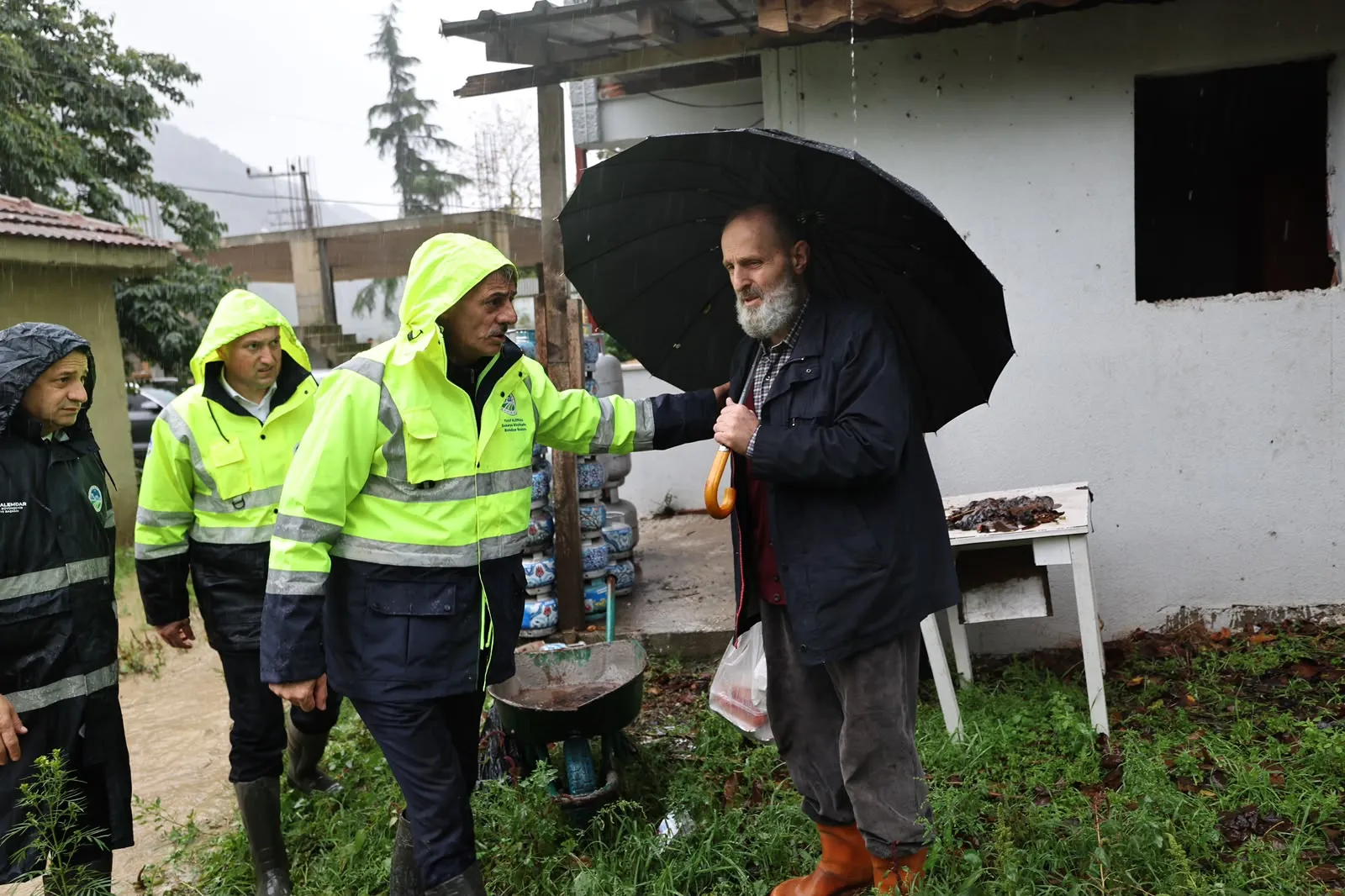 Sakarya'da Sağanak Yağışın Ardından Acil Durum: Başkan Alemdar Saha Çalışmalarını Yönetiyor