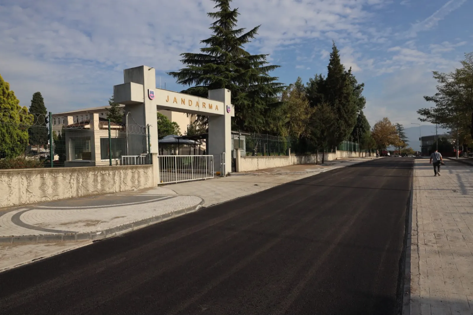 Hendek'te Yol Yenileme Hamlesi: 1500 Ton Asfalt ile 850 Metre Daha Konforlu