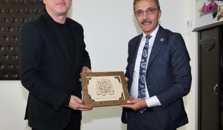 BASKAN-SENOL-DINC-IL-HALK-KUTUPHANESINE-ZIYARET-ETTI-3