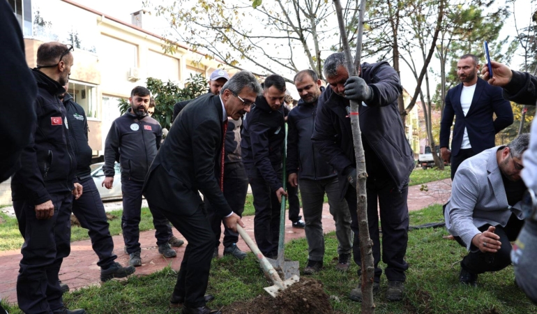 BASKAN-SENOL-DINC-DAHA-YESIL-BIR-ERENLER-ICIN-CALISIYORUZ-3