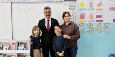 BASKAN-SENOL-DINC-O-OGRENCININ-SOZUNU-YERINE-GETIRDI-3