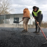 ERENLER’DE ASFALT ÇALIŞMALARI YENİ YILDA DA HIZ KESMEDİ