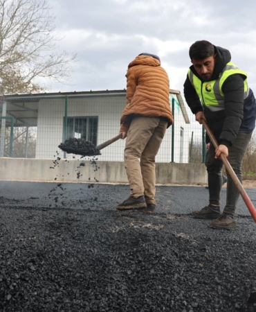ERENLERDE-ASFALT-CALISMALARI-YENI-YILDA-DA-HIZ-KESMEDI-7