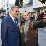 Başkan Yusuf Alemdar’dan Ramazan klasiği: “Vatandaşlarla kucaklaştı, talepleri dinledi, Ramazan ayını tebrik etti”