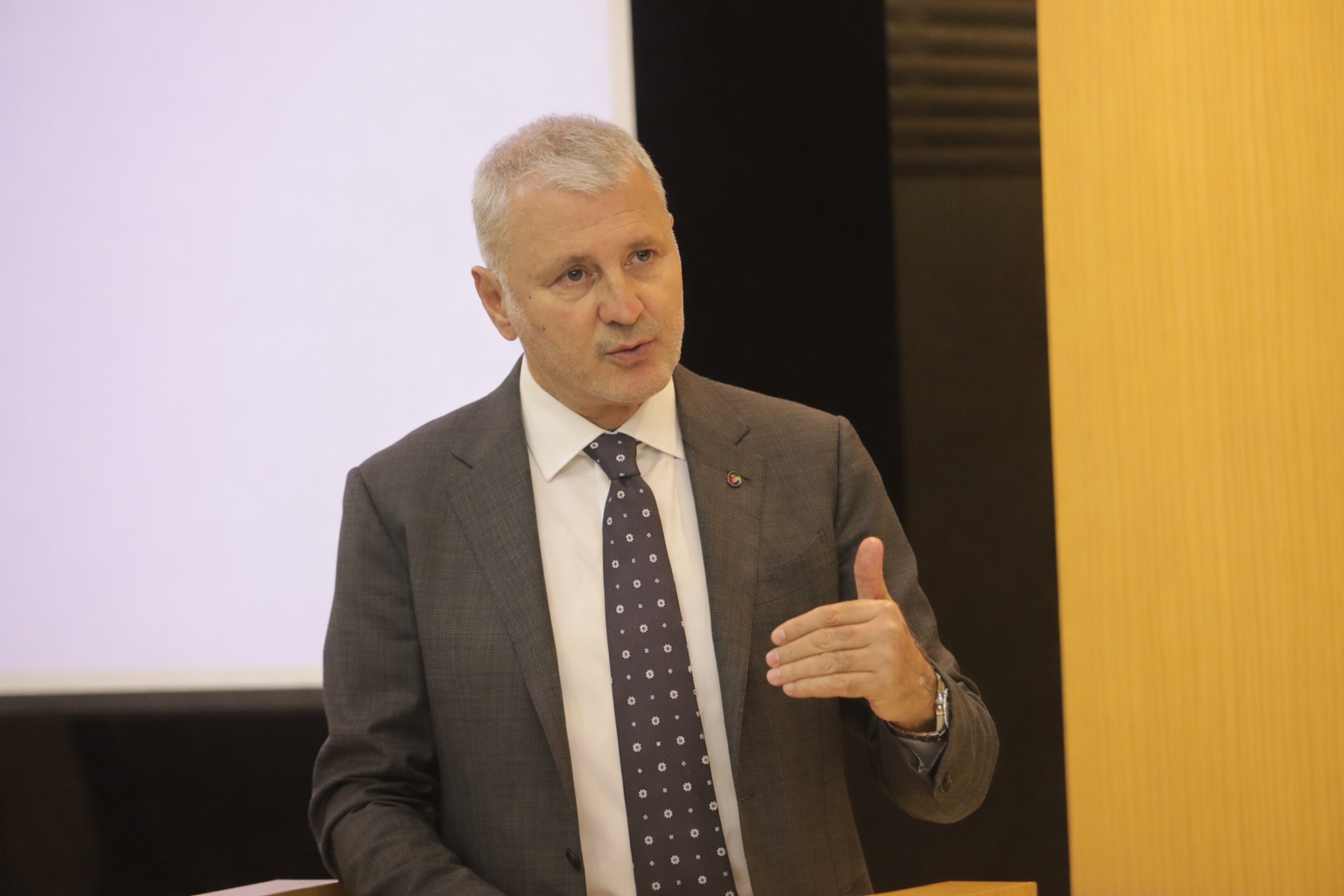 be72829d9d274de092230b6d583a4da55879e37cf4574c6e955be56f368723e9