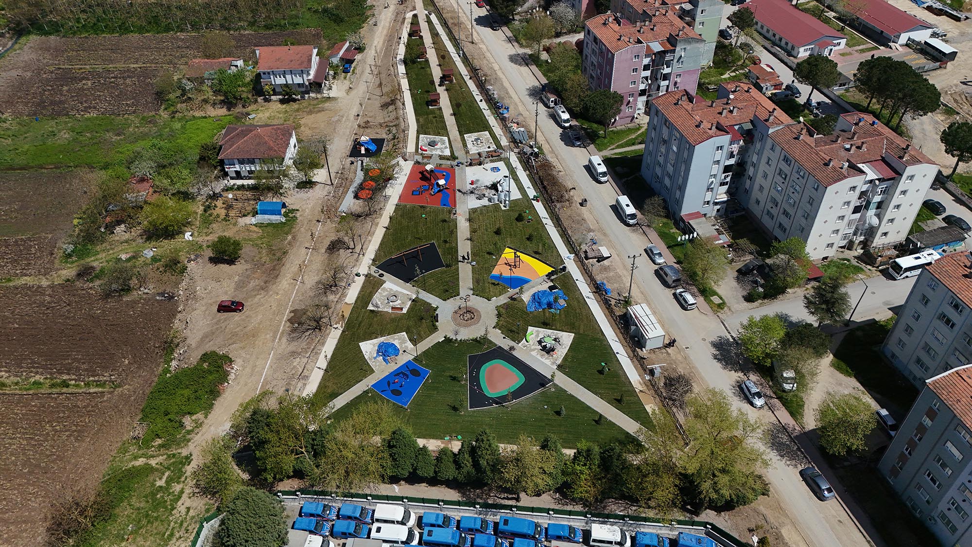 Ferizli Atatürk Parkı açılış için günsayıyor