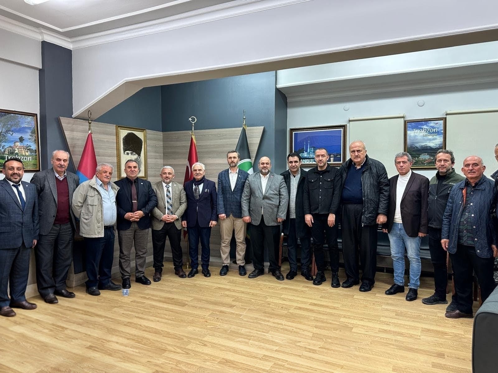 Yeniden Refah Partisi İl Başkanı Hüseyin Gürsoy’dan Trabzonlular Derneği’ne Ziyaret