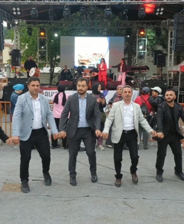 Binlerce kişi Uğur Işılak konserinde buluştu...5